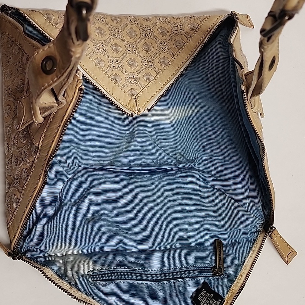 Vintage Y2K BCBG Maxaria Tan Unique Rare Handbag. - Picture 8 of 13